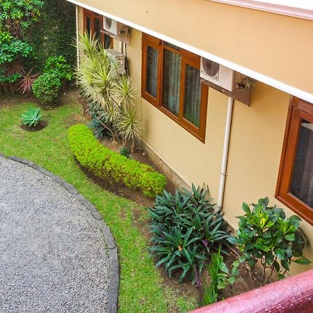 RedDoorz Plus near Brawijaya Museum Malang Buitenkant foto