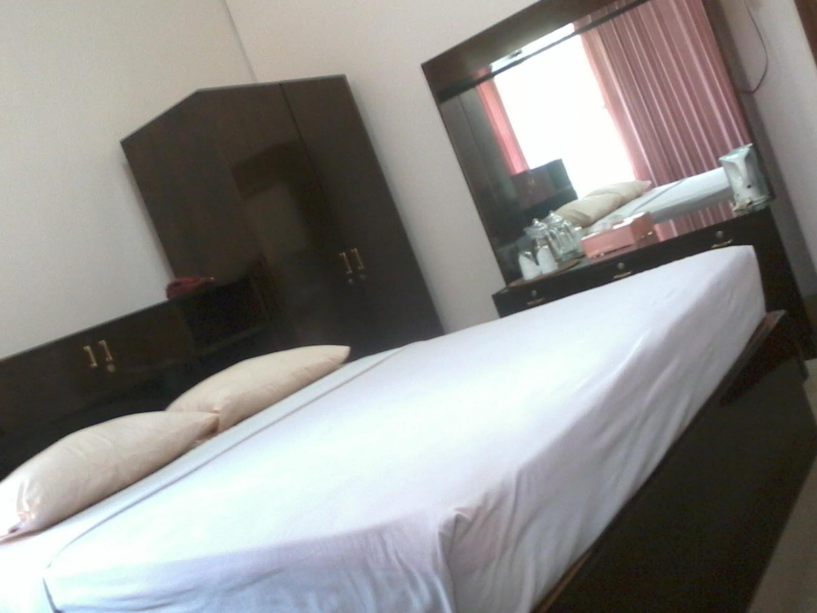 RedDoorz Plus near Brawijaya Museum Malang Buitenkant foto