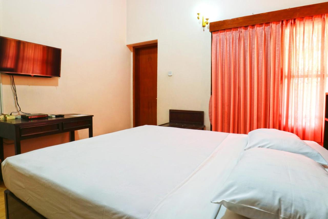 RedDoorz Plus near Brawijaya Museum Malang Buitenkant foto
