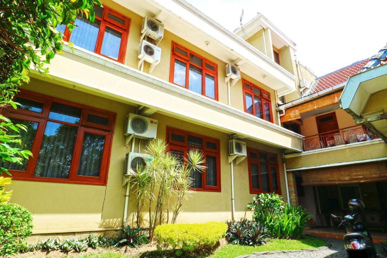 RedDoorz Plus near Brawijaya Museum Malang Buitenkant foto