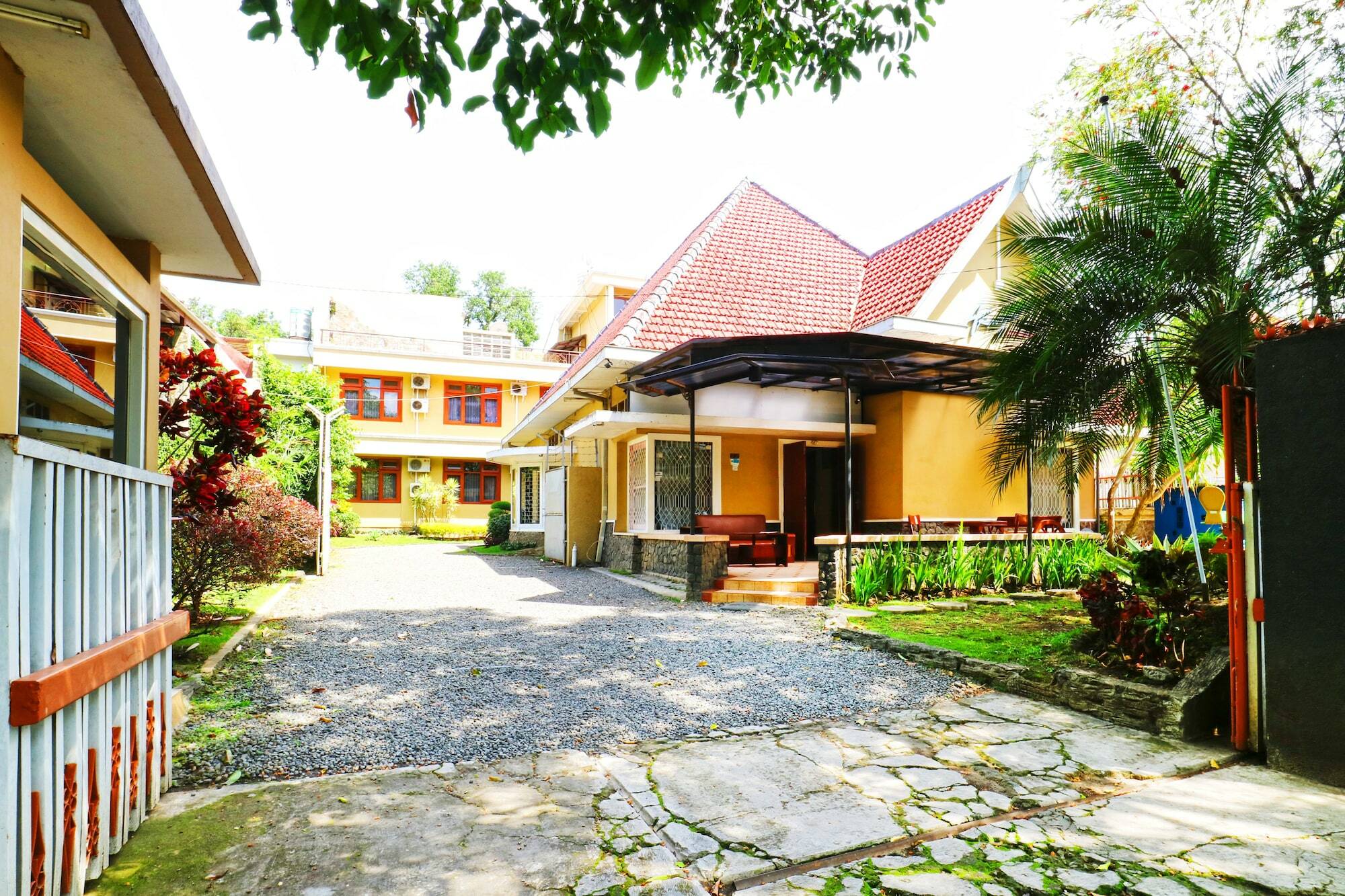 RedDoorz Plus near Brawijaya Museum Malang Buitenkant foto