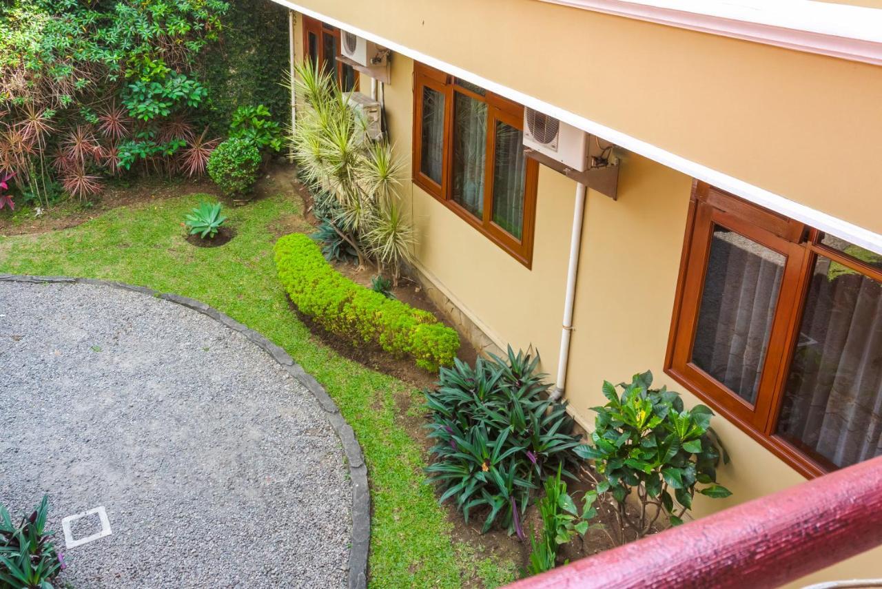 RedDoorz Plus near Brawijaya Museum Malang Buitenkant foto